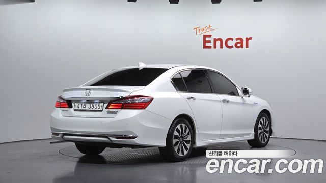 Honda Accord 2.0 Hybrid 9th 2017 — фото 2