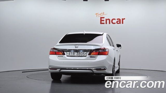 Honda Accord 2.0 Hybrid 9th 2017 — фото 4
