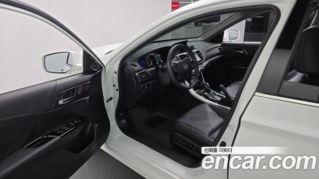 Honda Accord 2.0 Hybrid 9th 2017 — фото 10