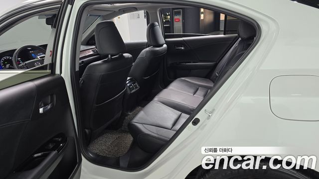 Honda Accord 2.0 Hybrid 9th 2017 — фото 11
