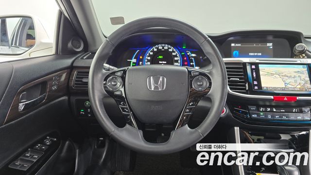 Honda Accord 2.0 Hybrid 9th 2017 — фото 13