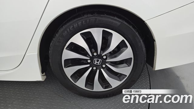 Honda Accord 2.0 Hybrid 9th 2017 — фото 21