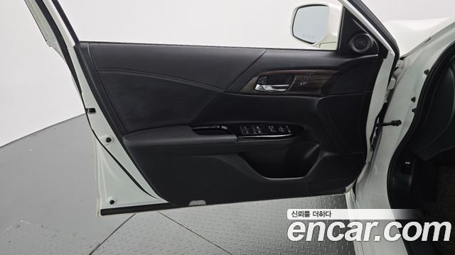 Honda Accord 2.0 Hybrid 9th 2017 — фото 24