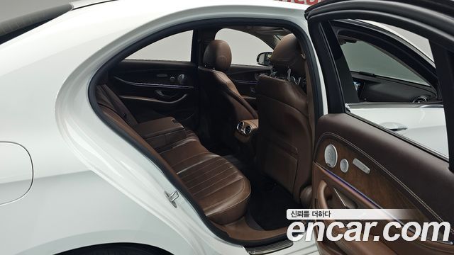 Mercedes-Benz E-Class (W213) E300 4MATIC Exclusive 2020 — фото 12