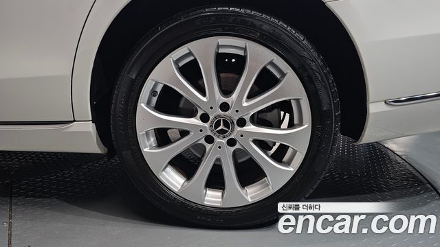 Mercedes-Benz E-Class (W213) E300 4MATIC Exclusive 2020 — фото 21