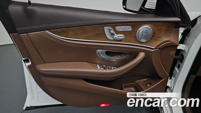 Mercedes-Benz E-Class (W213) E300 4MATIC Exclusive 2020 — фото 24