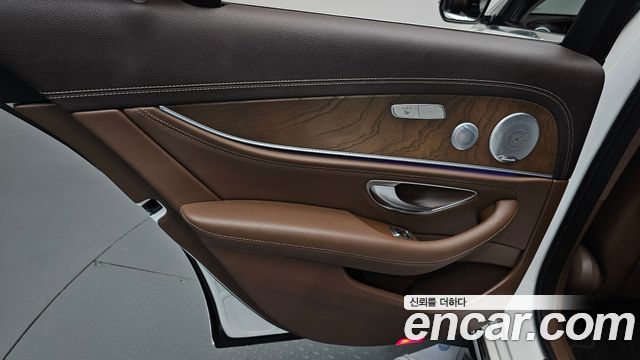 Mercedes-Benz E-Class (W213) E300 4MATIC Exclusive 2020 — фото 25