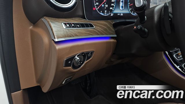 Mercedes-Benz E-Class (W213) E300 4MATIC Exclusive 2020 — фото 29