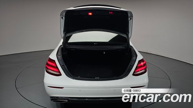 Mercedes-Benz E-Class (W213) E300 4MATIC Exclusive 2020 — фото 37