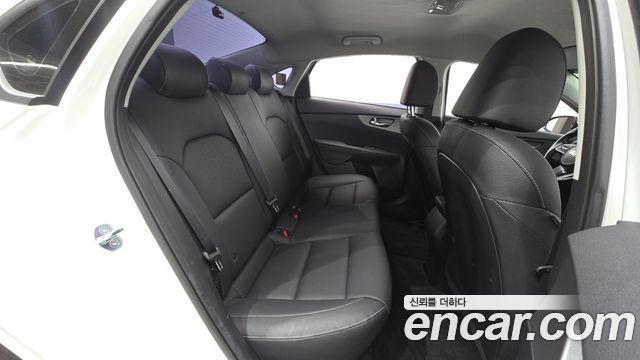 Kia K3 Standard 2021 — фото 11