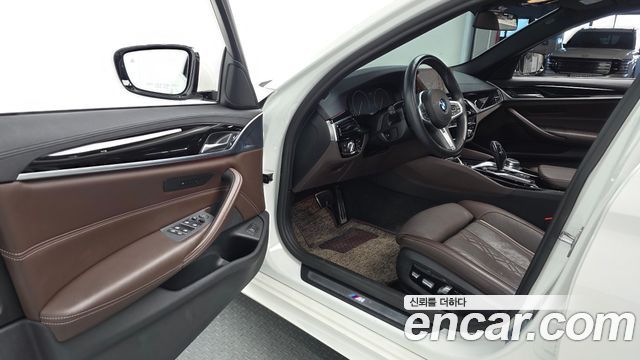 BMW 5 Series (G30) 530i xDrive M Sport Package Plus 2019 — фото 10