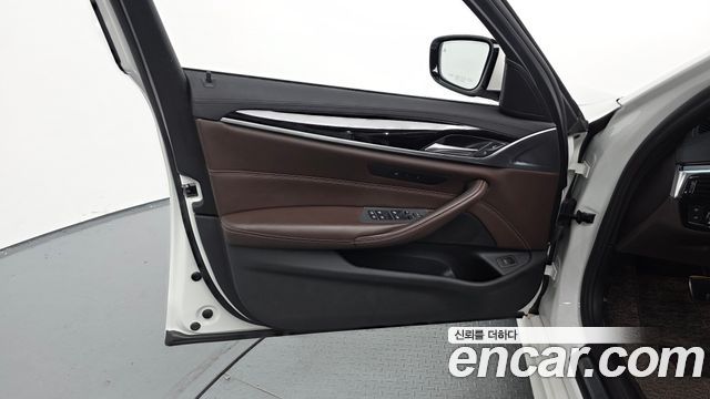 BMW 5 Series (G30) 530i xDrive M Sport Package Plus 2019 — фото 24