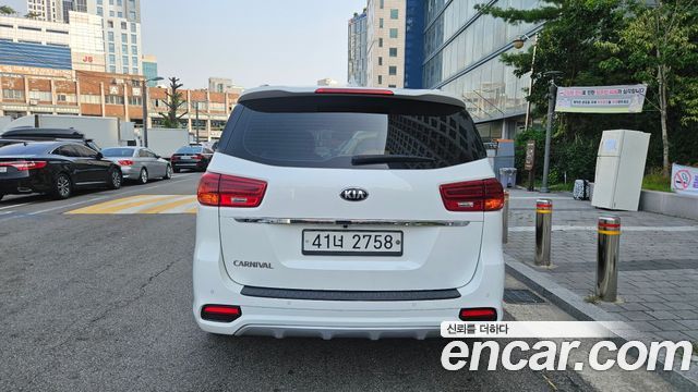 Kia Carnival 9-Seater Noblesse Special 2019 — фото 4
