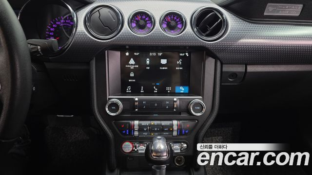 Ford Mustang Coupe 2017 — фото 16