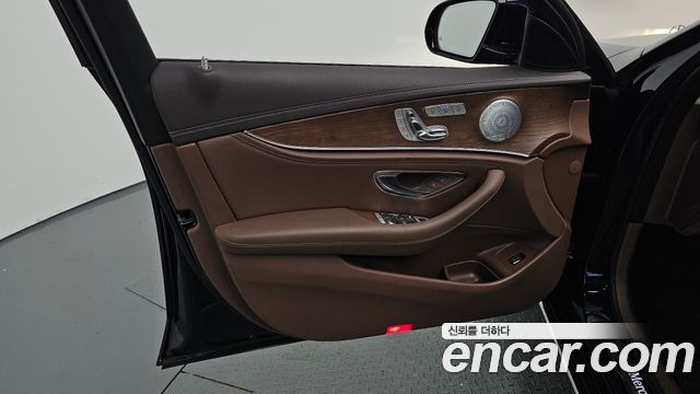 Mercedes-Benz E-Class (W213) E300 4MATIC Exclusive 2019 — фото 30