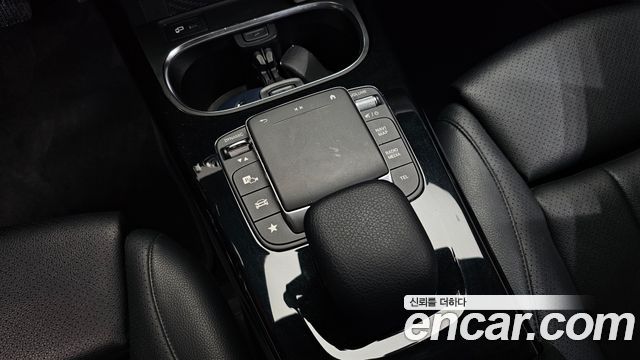Mercedes-Benz A-Class (W177) A220 Hatchback 2021 — фото 31