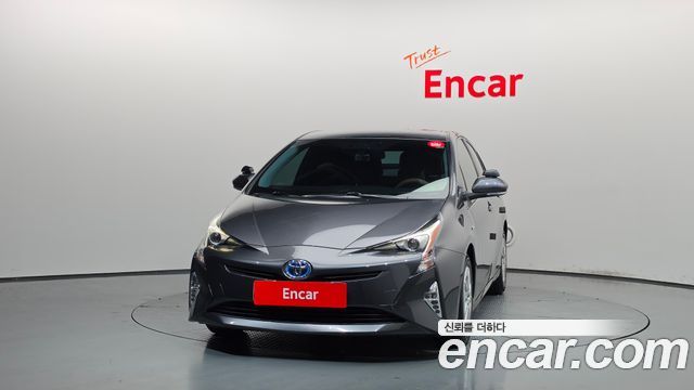 Toyota Prius (IV) 1.8 E 2018 — фото 3