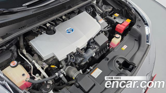 Toyota Prius (IV) 1.8 E 2018 — фото 6