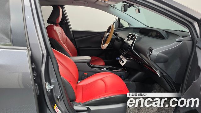 Toyota Prius (IV) 1.8 E 2018 — фото 11