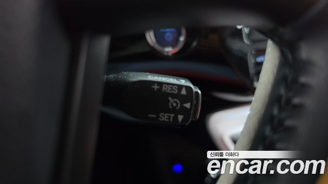 Toyota Prius (IV) 1.8 E 2018 — фото 12