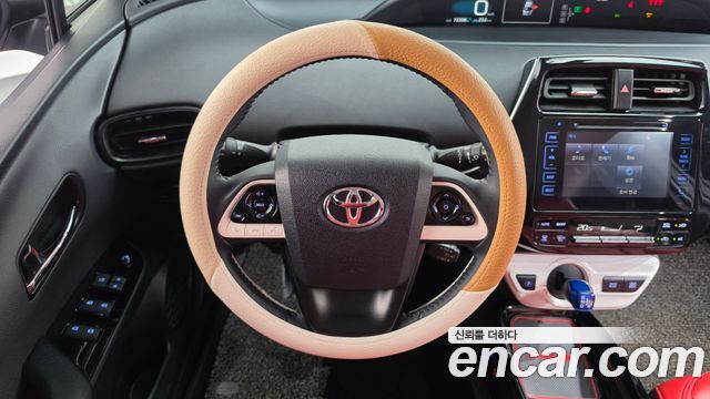 Toyota Prius (IV) 1.8 E 2018 — фото 13