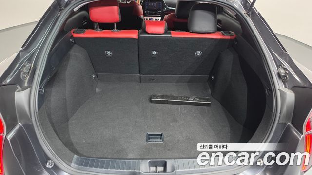 Toyota Prius (IV) 1.8 E 2018 — фото 15