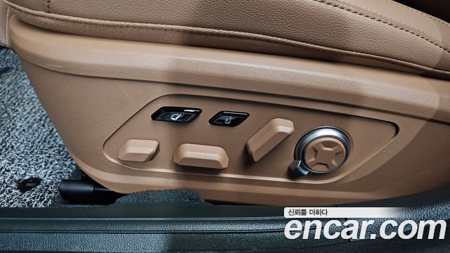 Hyundai Grandeur (GN7) 2,5 Gasoline 2WD Exclusive 2025 — фото 18