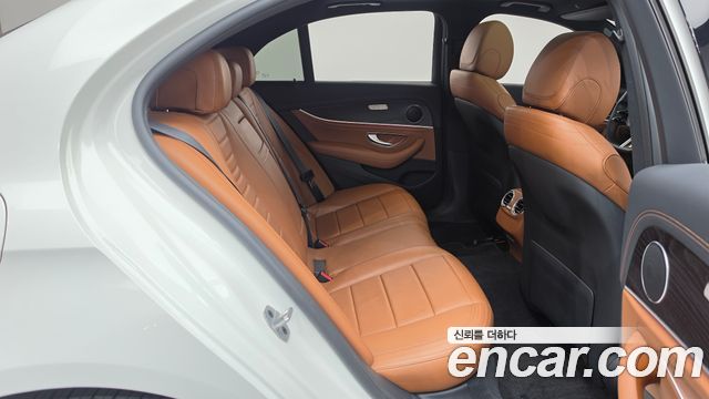 Mercedes-Benz E-Class (W213) E220d 4MATIC AMG Line 2021 — фото 11