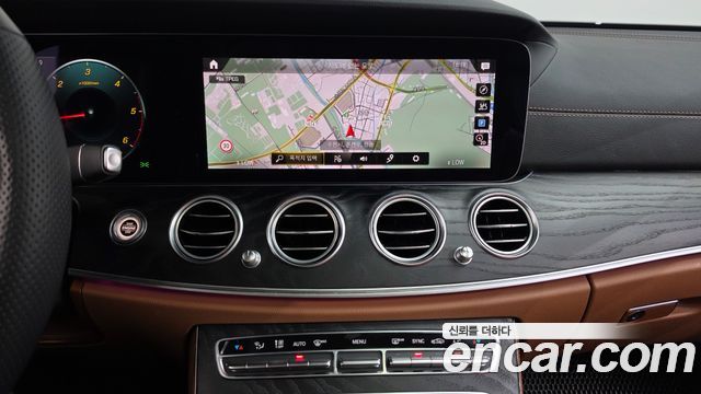Mercedes-Benz E-Class (W213) E220d 4MATIC AMG Line 2021 — фото 12