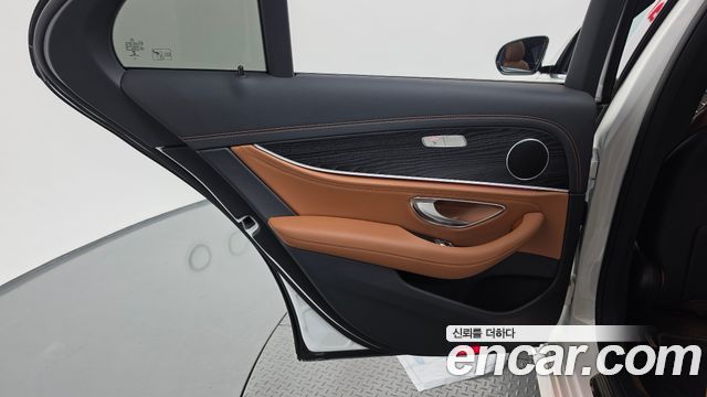 Mercedes-Benz E-Class (W213) E220d 4MATIC AMG Line 2021 — фото 25