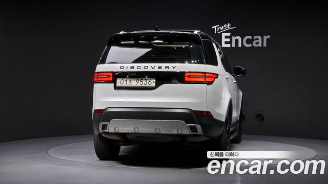 Land Rover Discovery 5 3.0 TD6 HSE Luxury 2018 — фото 4