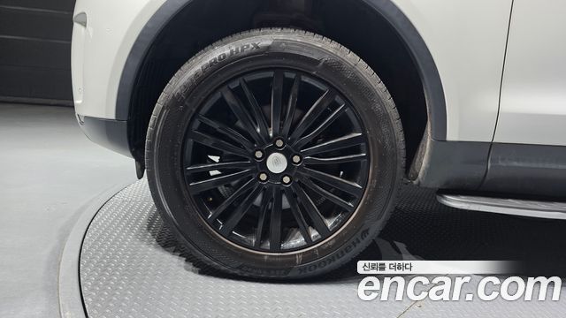 Land Rover Discovery 5 3.0 TD6 HSE Luxury 2018 — фото 5