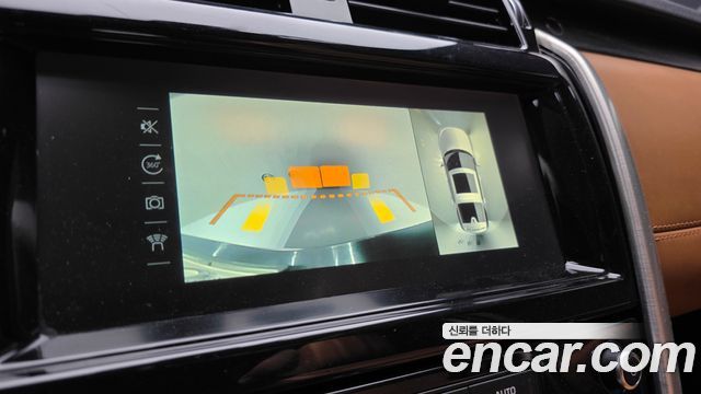 Land Rover Discovery 5 3.0 TD6 HSE Luxury 2018 — фото 16