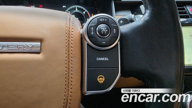 Land Rover Discovery 5 3.0 TD6 HSE Luxury 2018 — фото 17