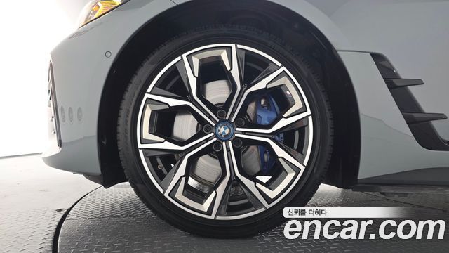 BMW i4 eDrive40 M Sports Pro 2023 — фото 5