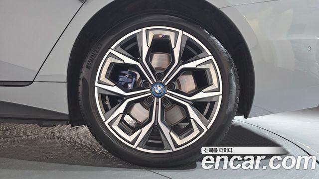 BMW i4 eDrive40 M Sports Pro 2023 — фото 21