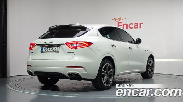 Maserati Levante 3.0 Diesel AWD Sport 2017 — фото 2