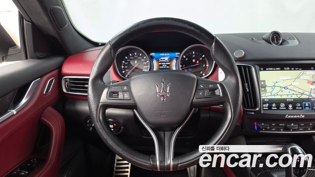 Maserati Levante 3.0 Diesel AWD Sport 2017 — фото 13
