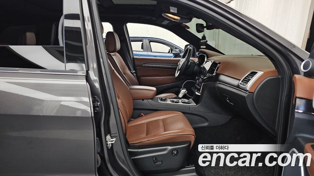 Jeep Grand Cherokee 3.6 Summit WK2 2021 — фото 11