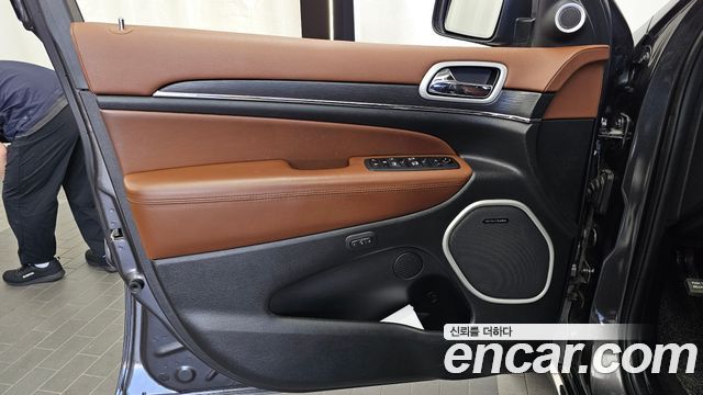 Jeep Grand Cherokee 3.6 Summit WK2 2021 — фото 24