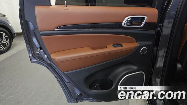 Jeep Grand Cherokee 3.6 Summit WK2 2021 — фото 25