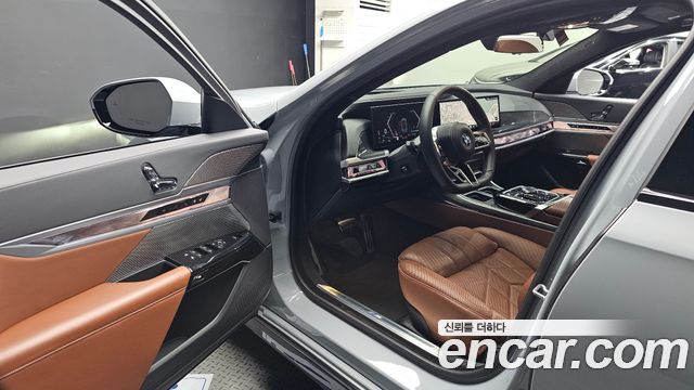 BMW 7 Series (G70) 740i sDrive M Sport 2023 — фото 10