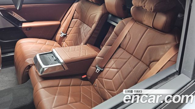 BMW 7 Series (G70) 740i sDrive M Sport 2023 — фото 31