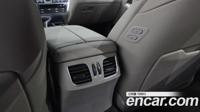 Genesis G80 3.3 GDI AWD Luxury 2017 — фото 31