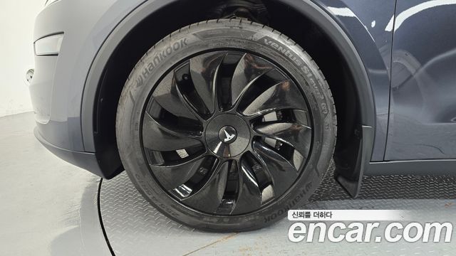 Tesla Model Y Long Range AWD 2025 — фото 5
