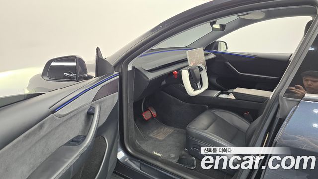 Tesla Model Y Long Range AWD 2025 — фото 10