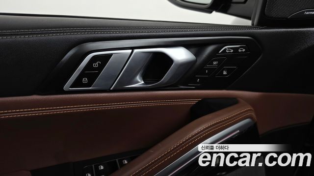 BMW X6 (G06) xDrive40i M Sport 2024 — фото 37