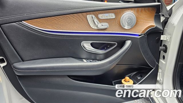 Mercedes-Benz E-Class (W213) E300 4MATIC Exclusive 2020 — фото 16