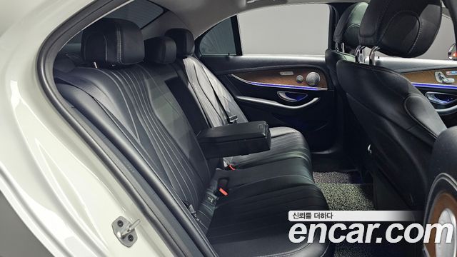Mercedes-Benz E-Class (W213) E300 4MATIC Exclusive 2020 — фото 22