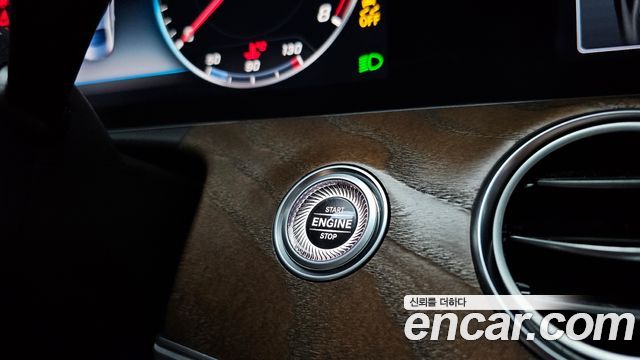 Mercedes-Benz E-Class (W213) E300 4MATIC Exclusive 2020 — фото 24